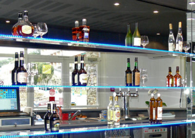 Étagères bar en verre